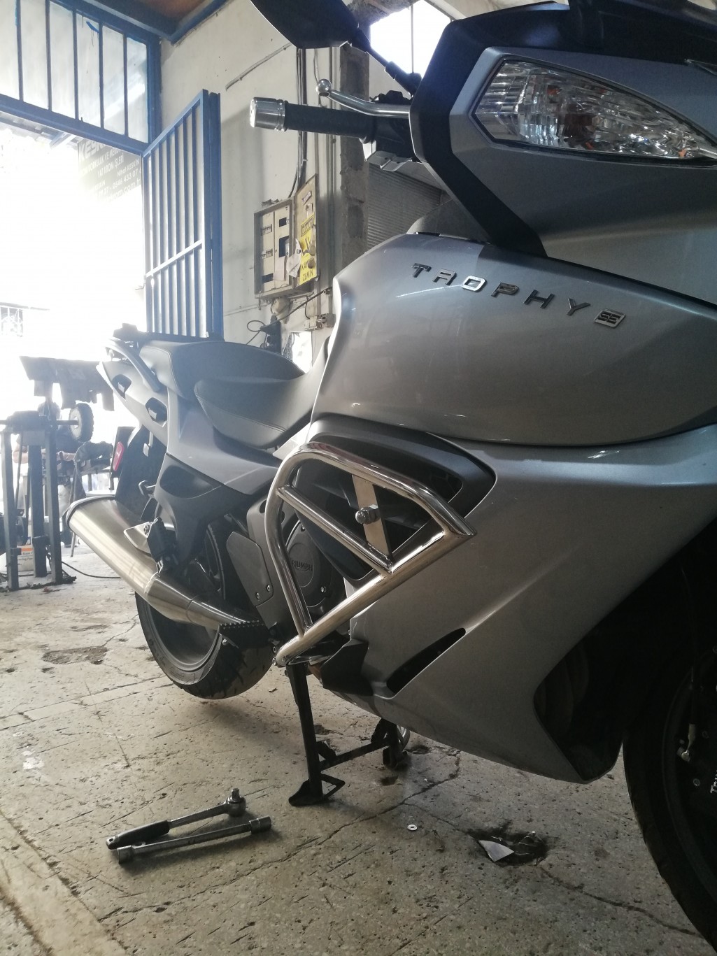 Crash bars 2 Triumph Trophy Photos Gallery